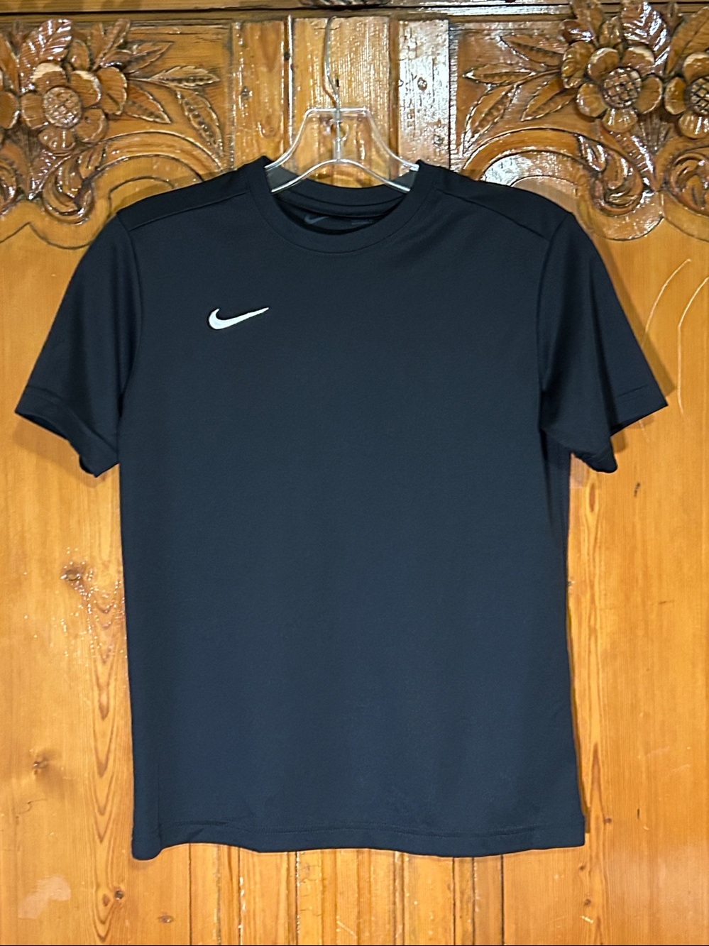Nike Biys Tee Shirt. Large